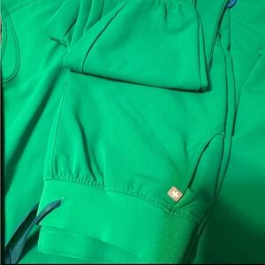 Preowned figs jogger medium petite